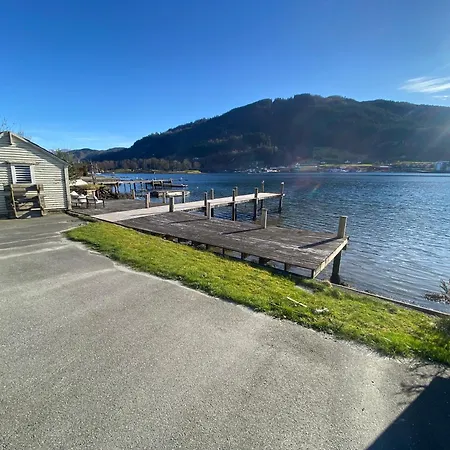 Ved Hardangerfjorden Kvam (Hordaland)